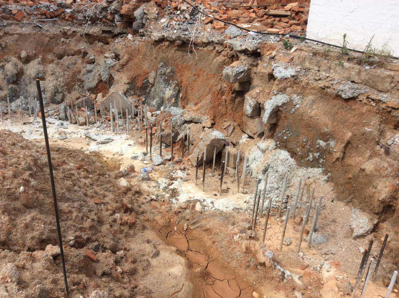 福建經(jīng)濟(jì)學(xué)校綜合實訓(xùn)樓項目圍護(hù)樁和塔吊基礎(chǔ)施工