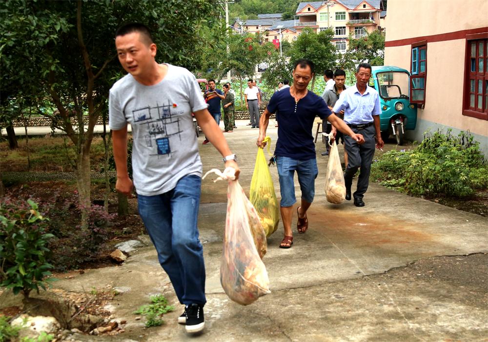 福建易順建筑工程有限公司“互動(dòng)聯(lián)動(dòng)、掛鉤幫扶”招沙甲村貧困戶捐贈(zèng)儀式