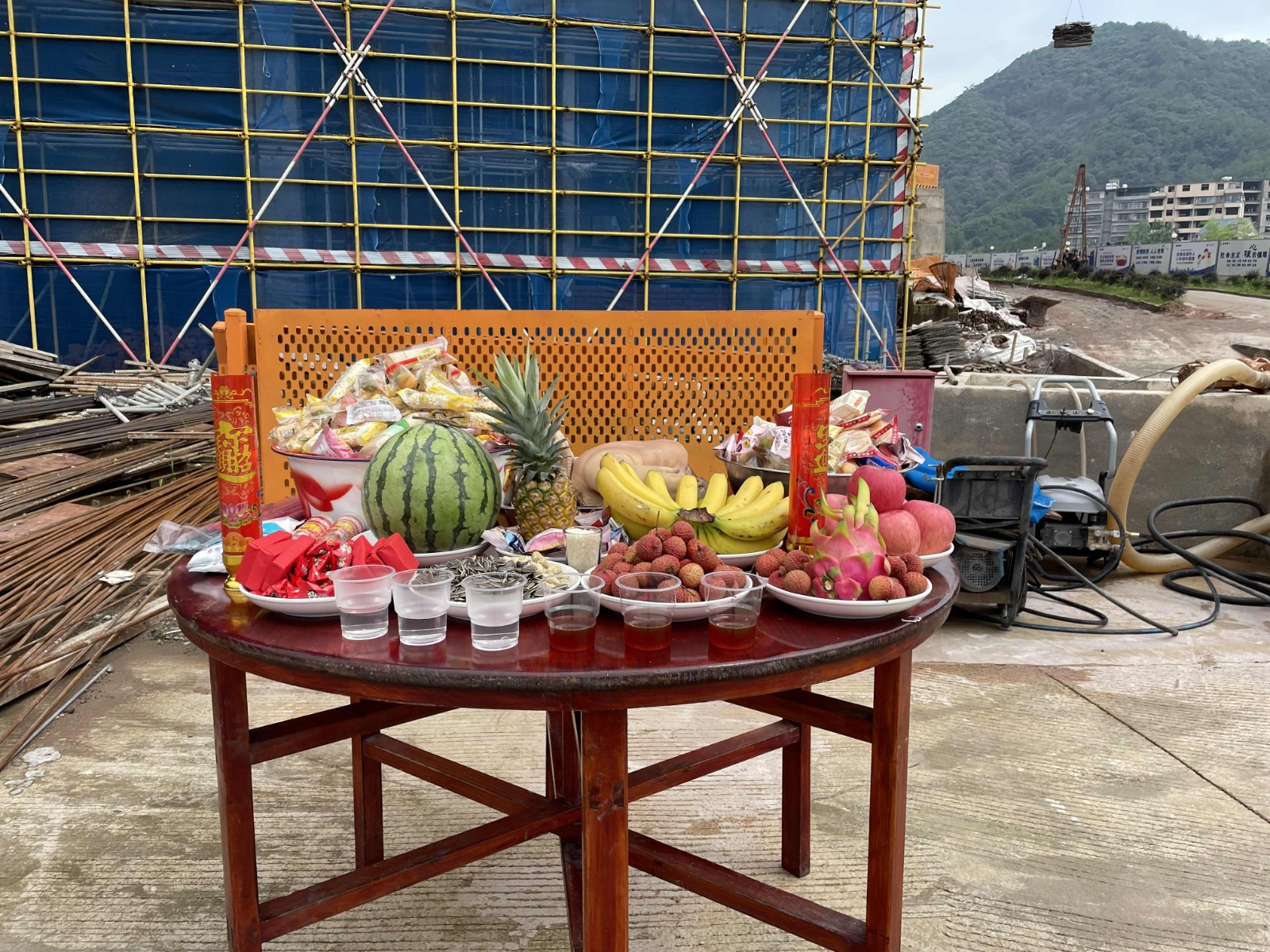 易順建工集團有限公司承建的福建松溪經濟開發區東園新型紡織專業園標準化廠房項目一期工程順利封頂！