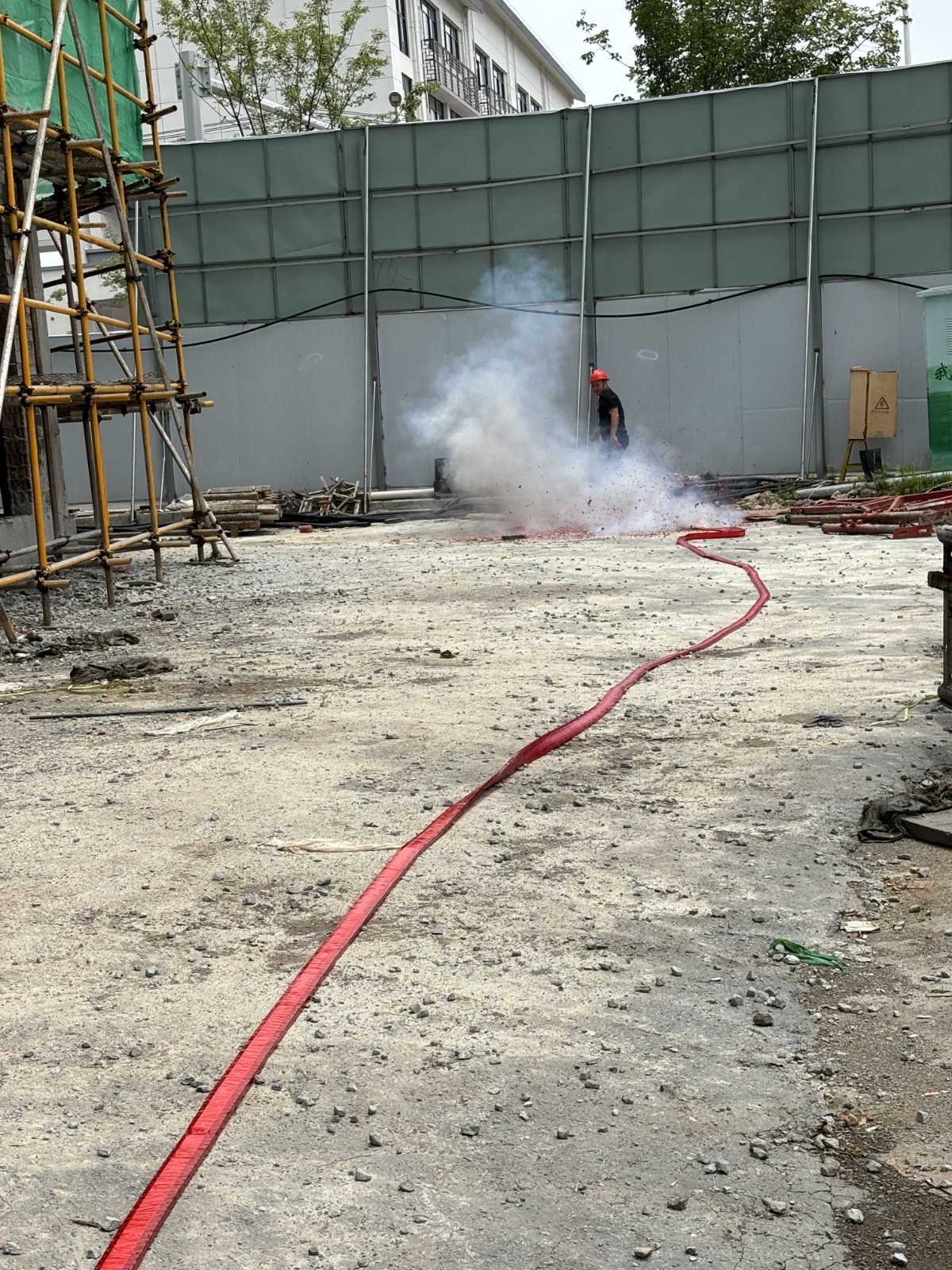 易順建工集團有限公司承建的“松溪縣湛盧書苑商住小區(qū)”工程順利封頂！