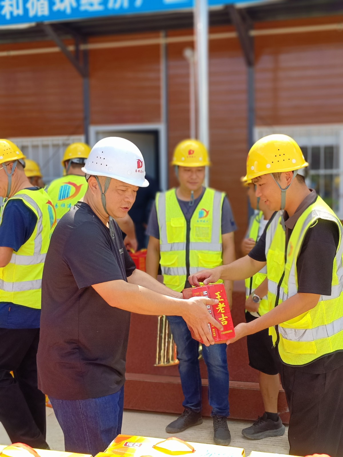 南平市住建局夏日送溫情，縷縷清涼潤(rùn)心田
