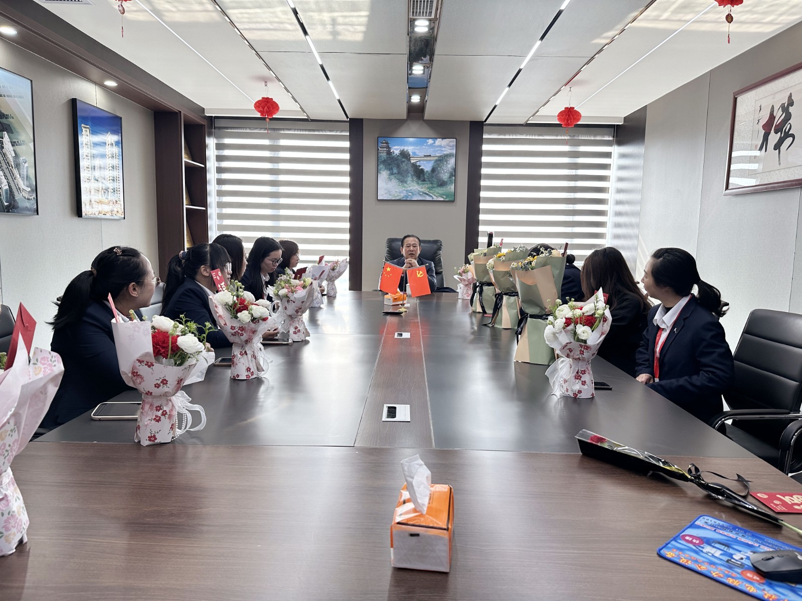 “同心協力 乘風破浪 巾幗力量，再創輝煌”易順建工集團舉行婦女節慶祝大會