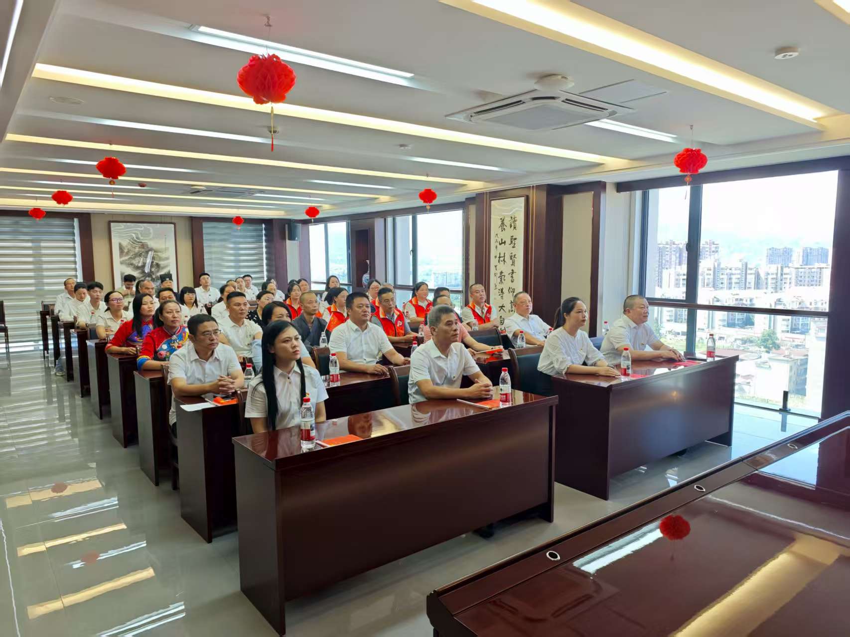 易順建工集團有限公司聯(lián)合松溪縣委統(tǒng)戰(zhàn)部機關(guān)集中集中觀看紀念中國人民抗日戰(zhàn)爭暨世界反法西斯戰(zhàn)爭勝利80周年大會